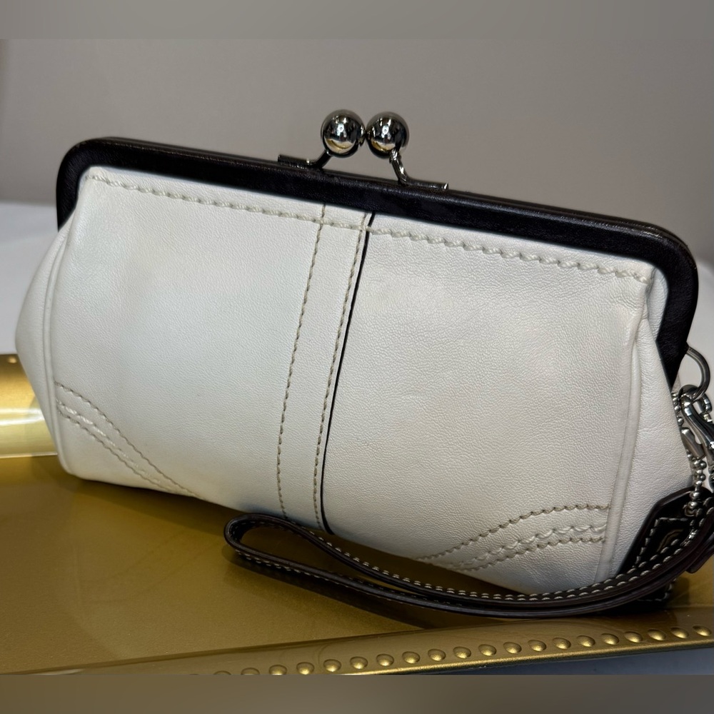 Coach SoHo Y2K Kiss Lock Clutch Smooth White Leather Silver Hardware EUC